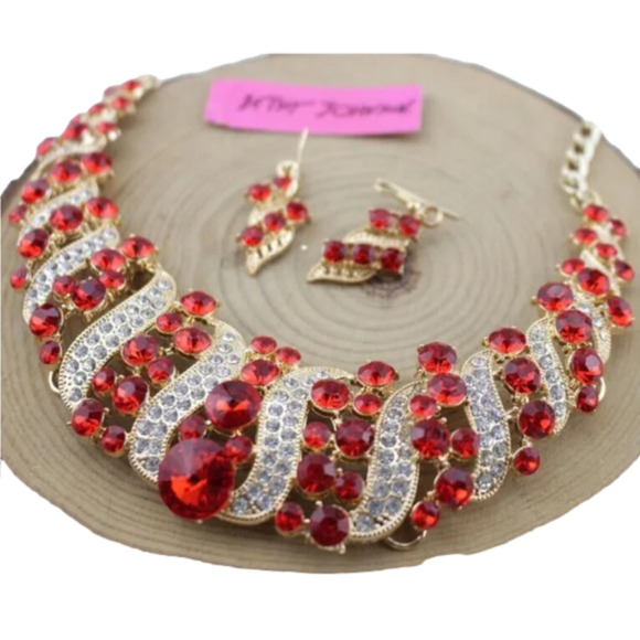 BETSEY JOHNSON BEAUTIFUL RED CRYSTAL & RHINESTONE NECKLACE AND EARRING SET - Picture 1 of 3